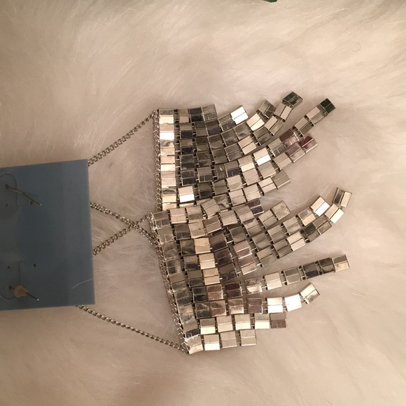 Chain Link Earrings - Picture 2 of 3